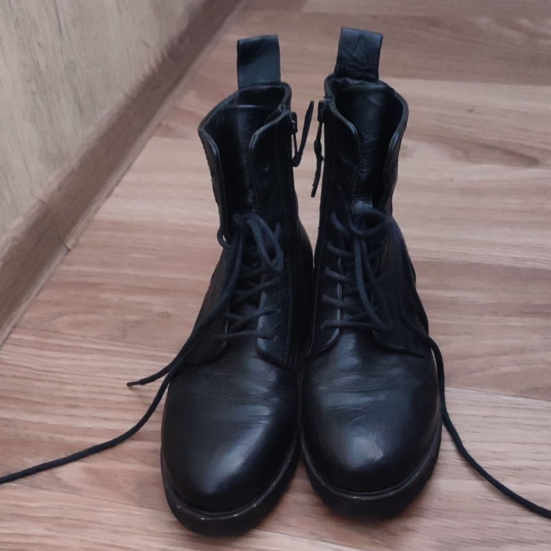 Чорні шкіряні черевики mjus зі шнурівкою