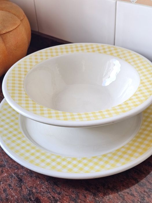 Serviço loiça branco e amarelo