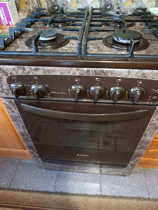 Продам газову плиту