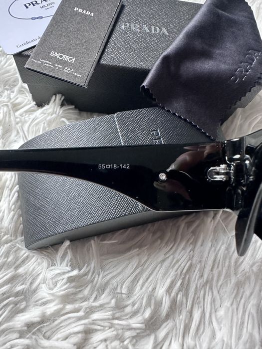 Okulary prada w opakowaniu