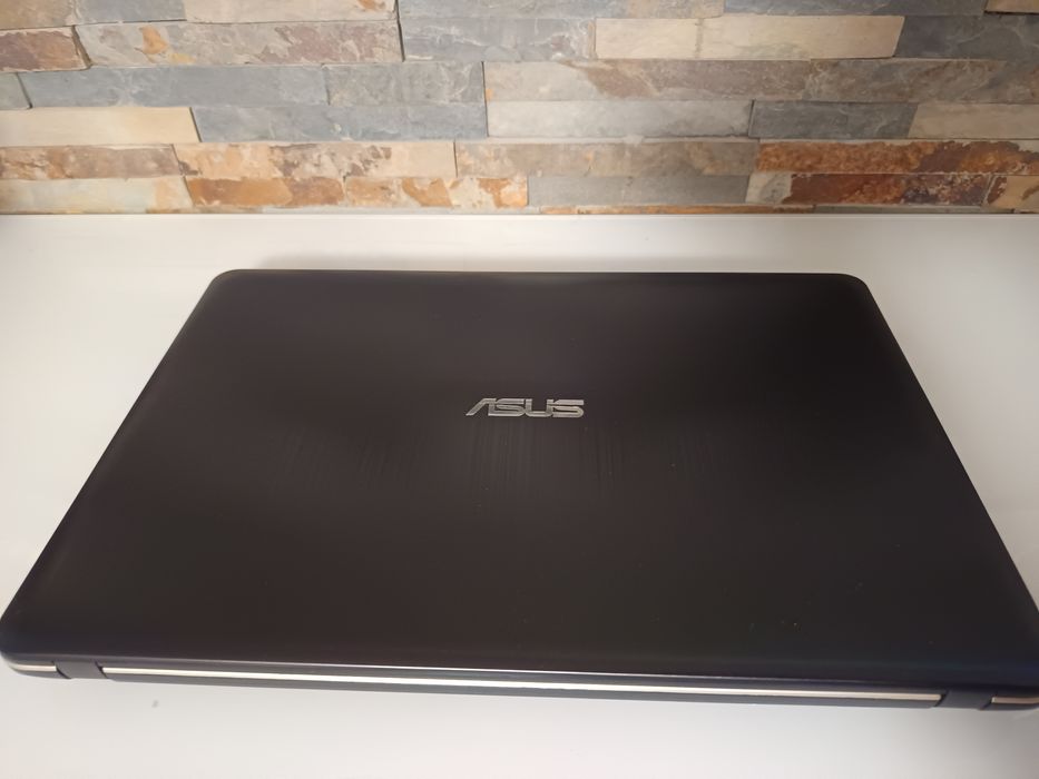 Portátil ASUS / SSD 256GB / 8GB RAM / gráfica dedicada 2GB