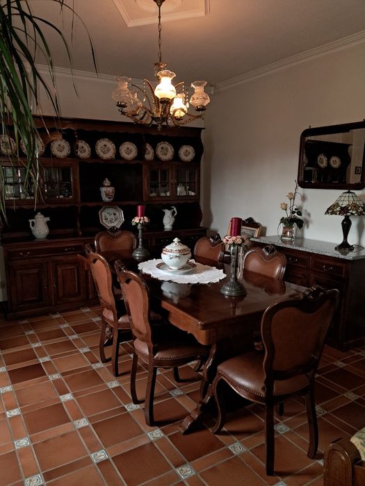 Mobília completa de sala de jantar como nova