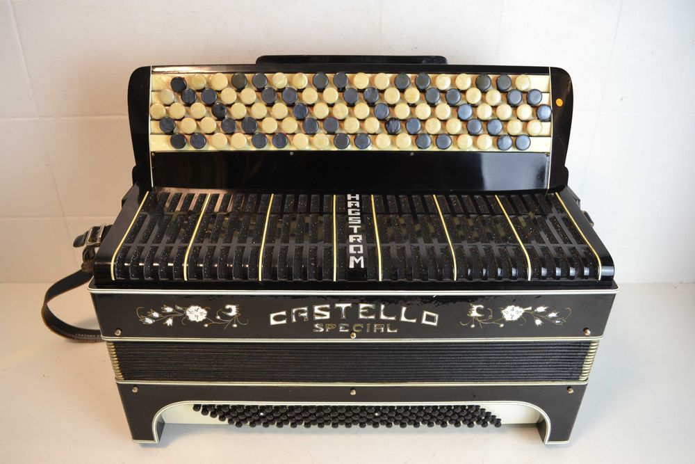 Acordeao Castelli 3 Voz Com Mala de Transporte.N 439