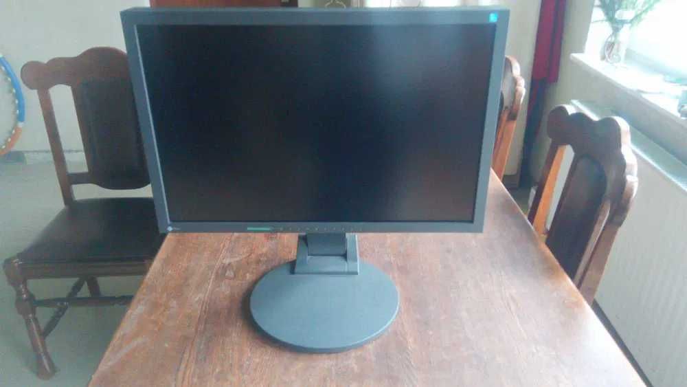 KOMPUTER z monitorem EIZO plus gratisy