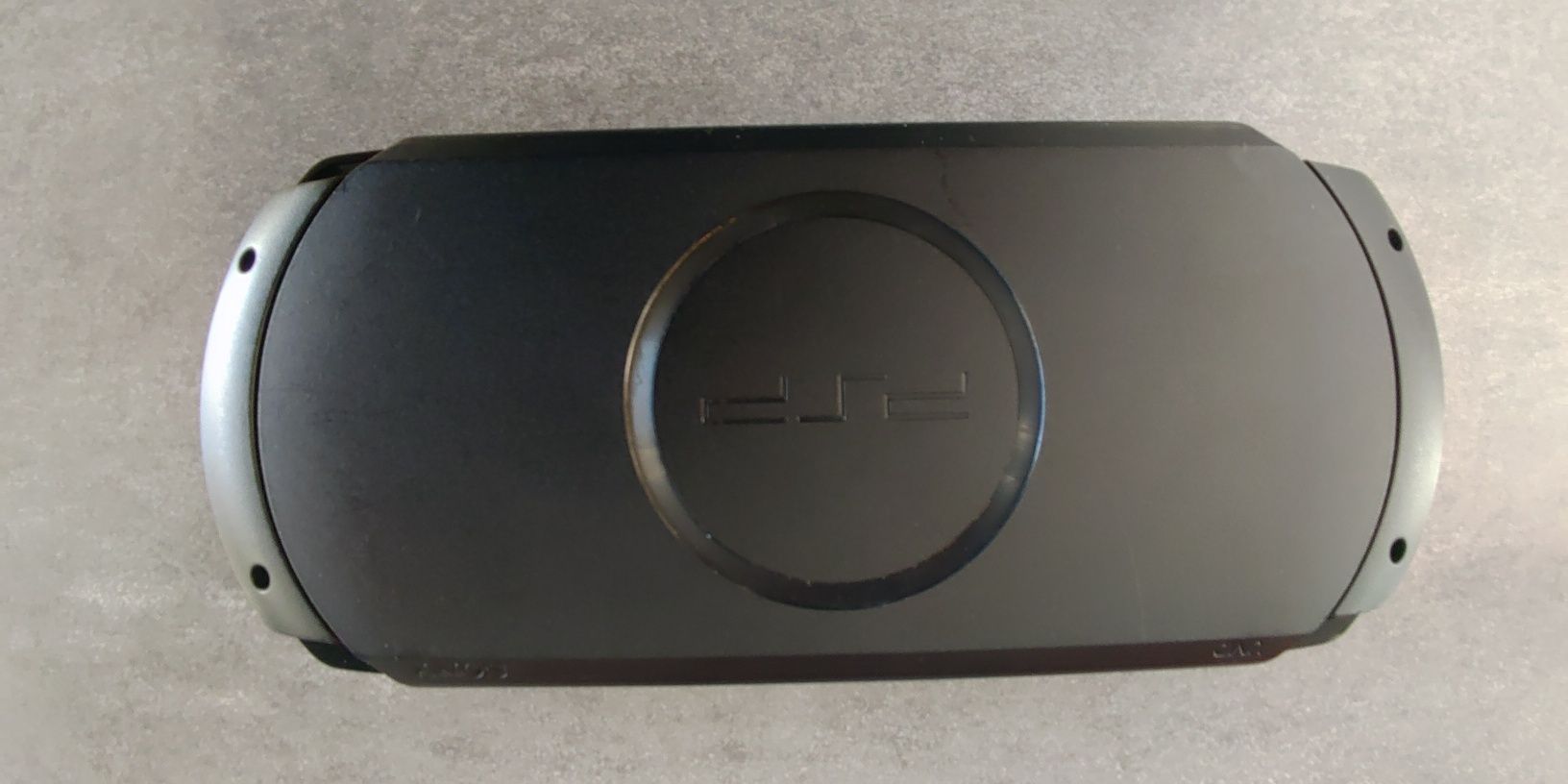 PSP - E1004 z kartą pamięci i grami