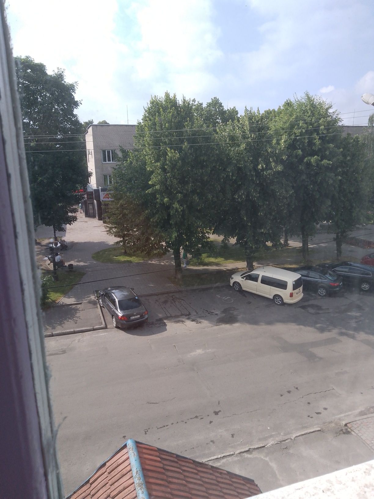 Продам 3-кімнатну квартиру, центр міста.