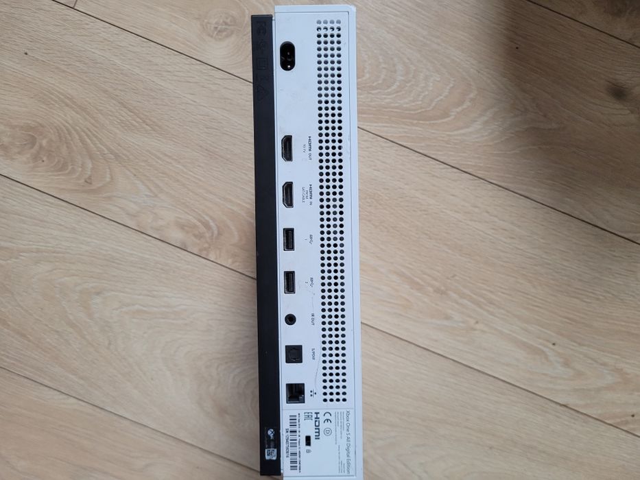 Xbox one s 1tb + pad