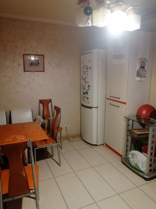 4кімнатна початок Харківськоі можна на короткий терміе