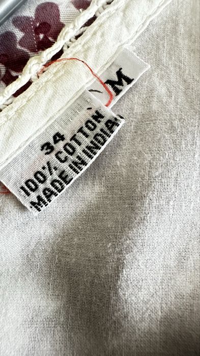 Túnica indiana branca usada