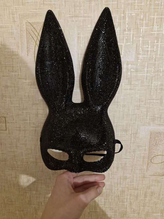 Карнавальні маски у стразах