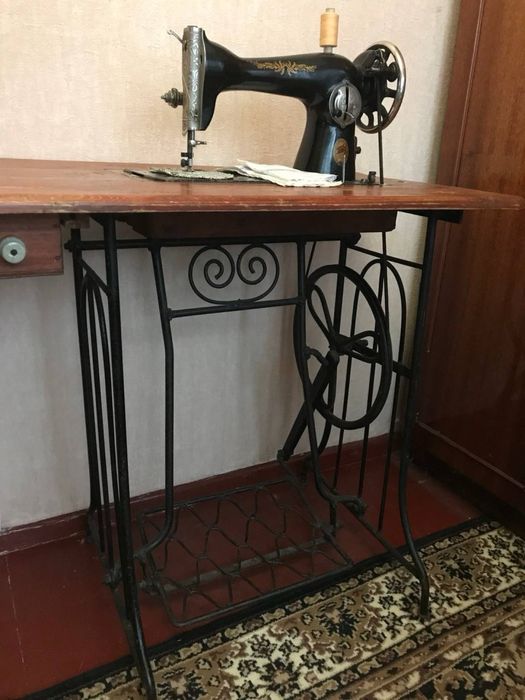 Швейна машинка, ножна, Подолка