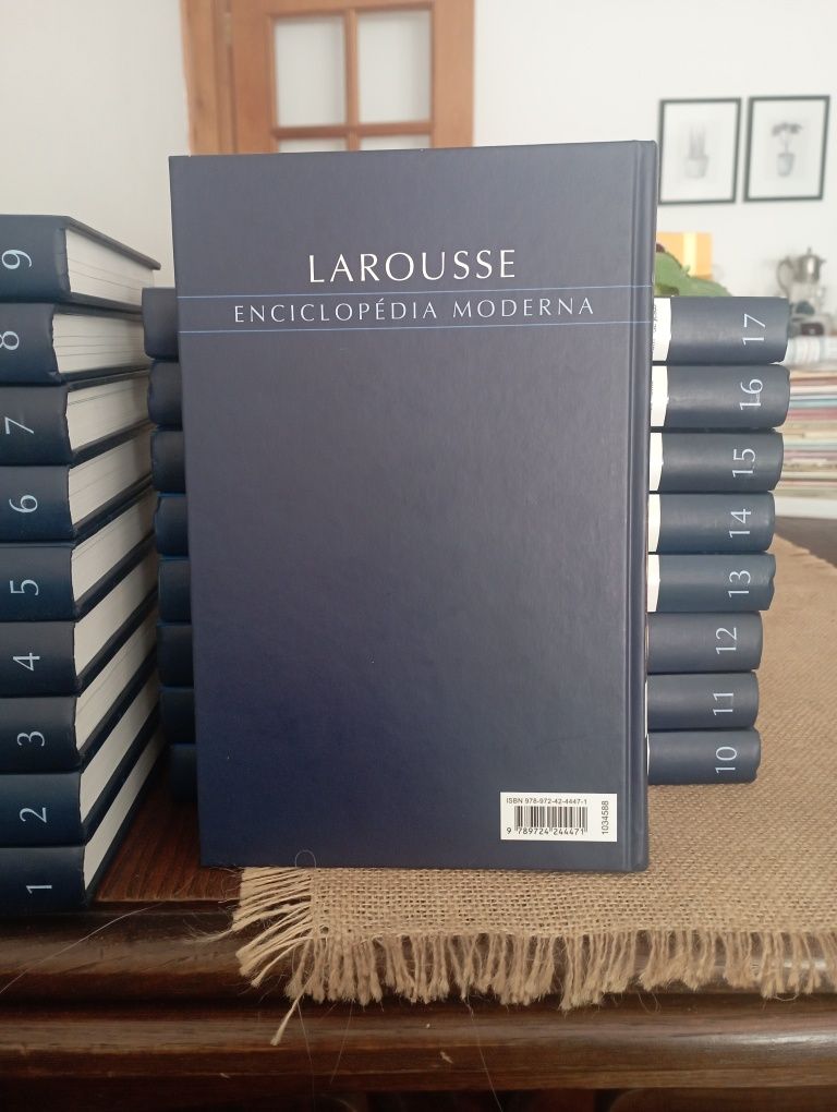 Enciclopédia Moderna Larousse