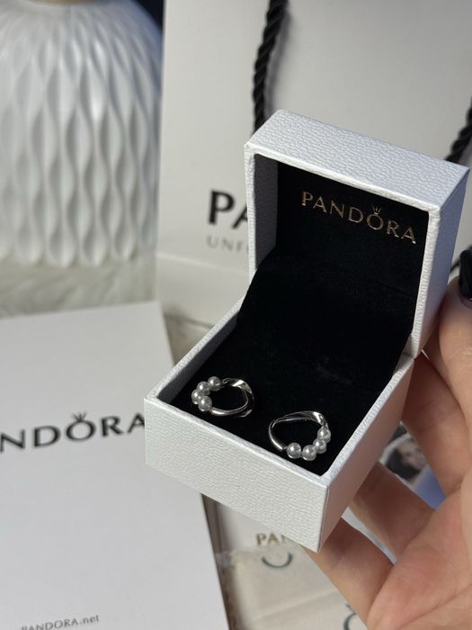 Сережки Pandora з перлинами. Сережки-пусети Пандора