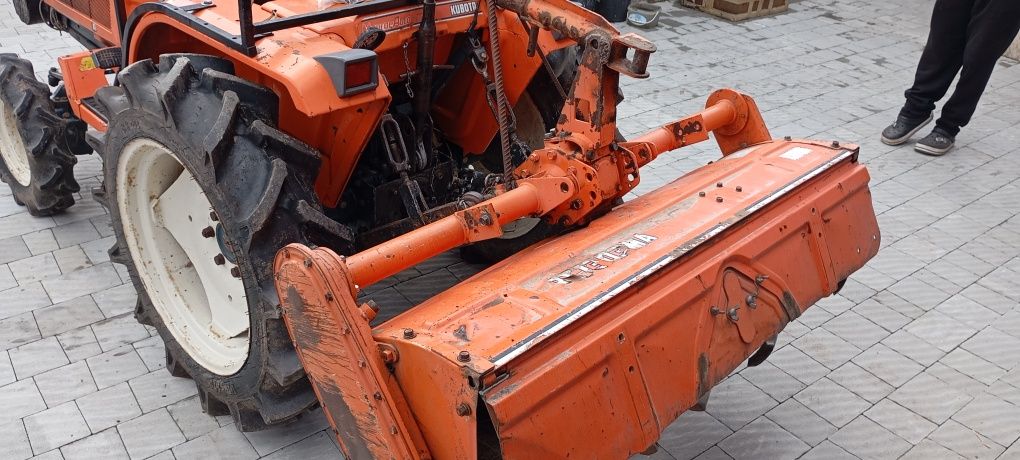 Продам б/у японський міні-трактор Kubota B1-17