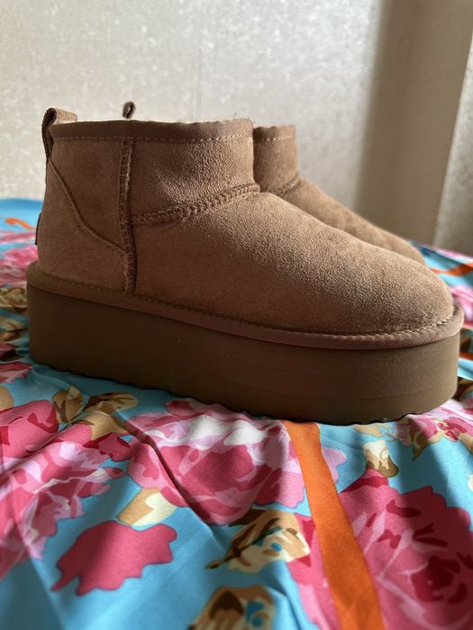 UGG натуральные замшевые с овчиной