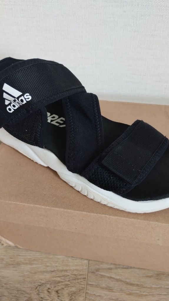 Босоніжки ,сандалі з Америки оригінал Adidas