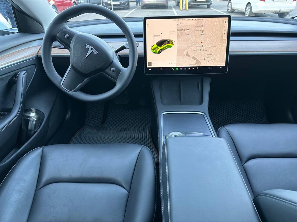 Tesla 3 2023 рік