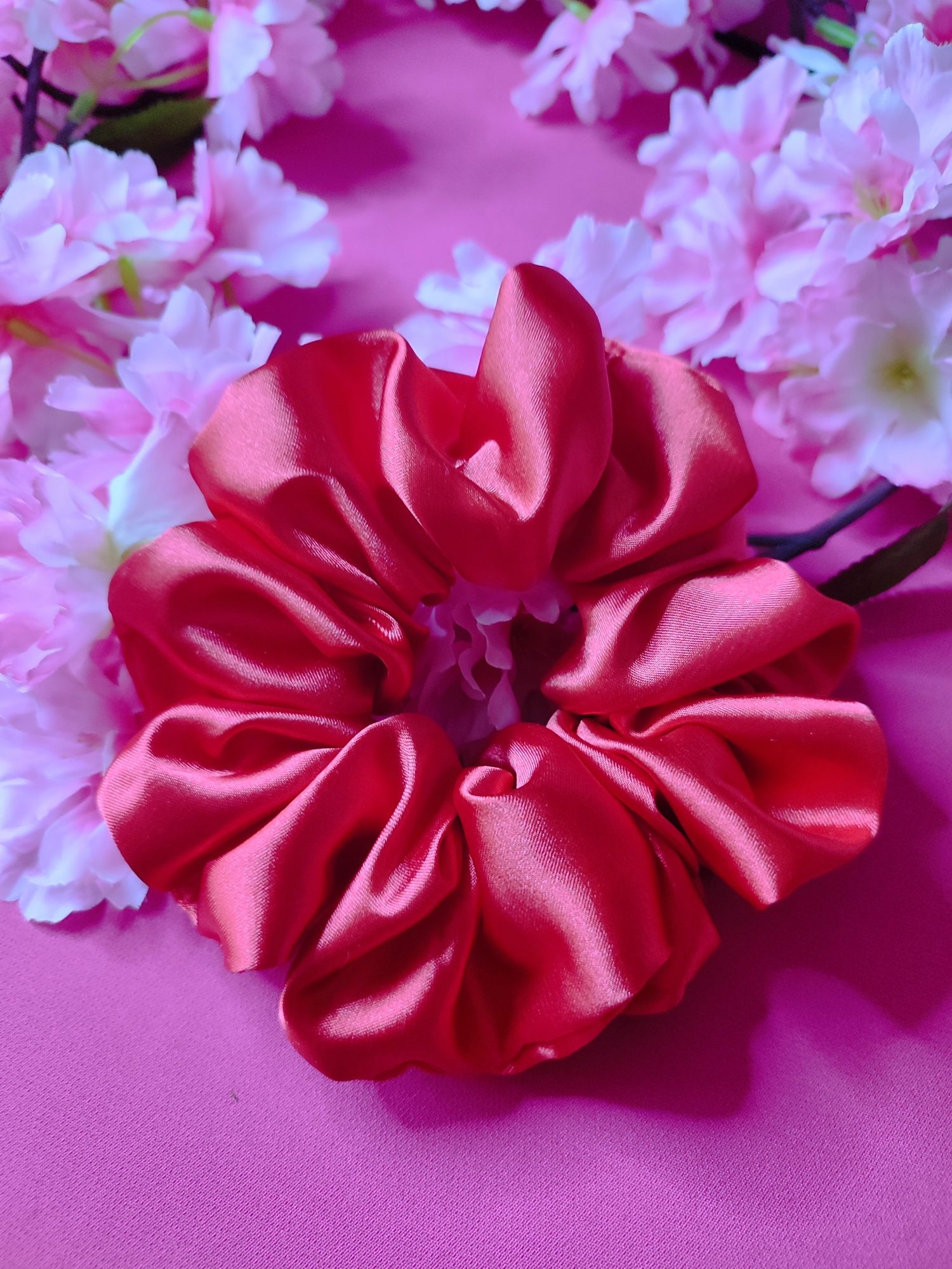 Scrunchie do włosów rozm L Satyna Czerwień
