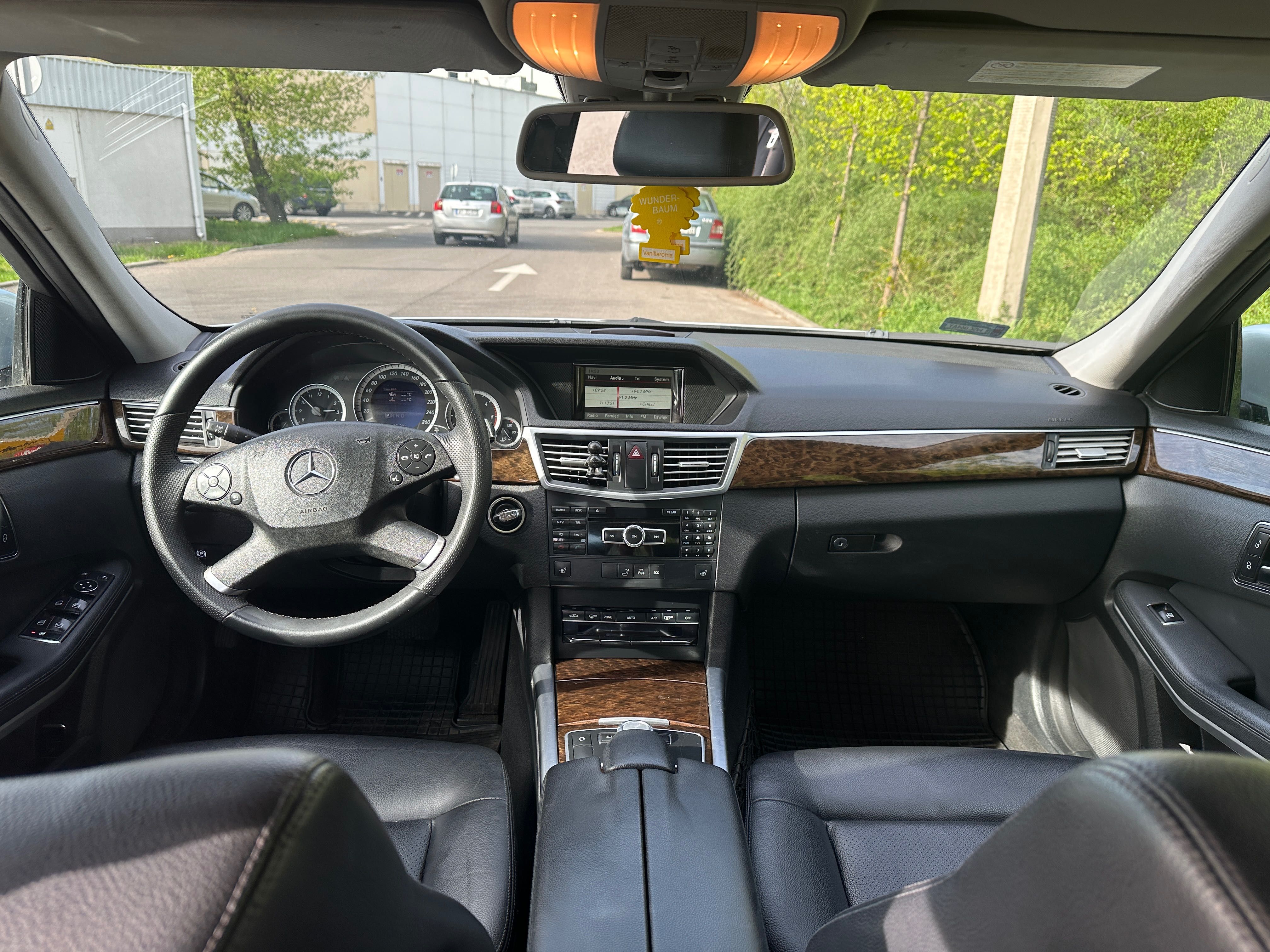 Mercedes w212 e200 w bardzo dobrym stanie, Polecam