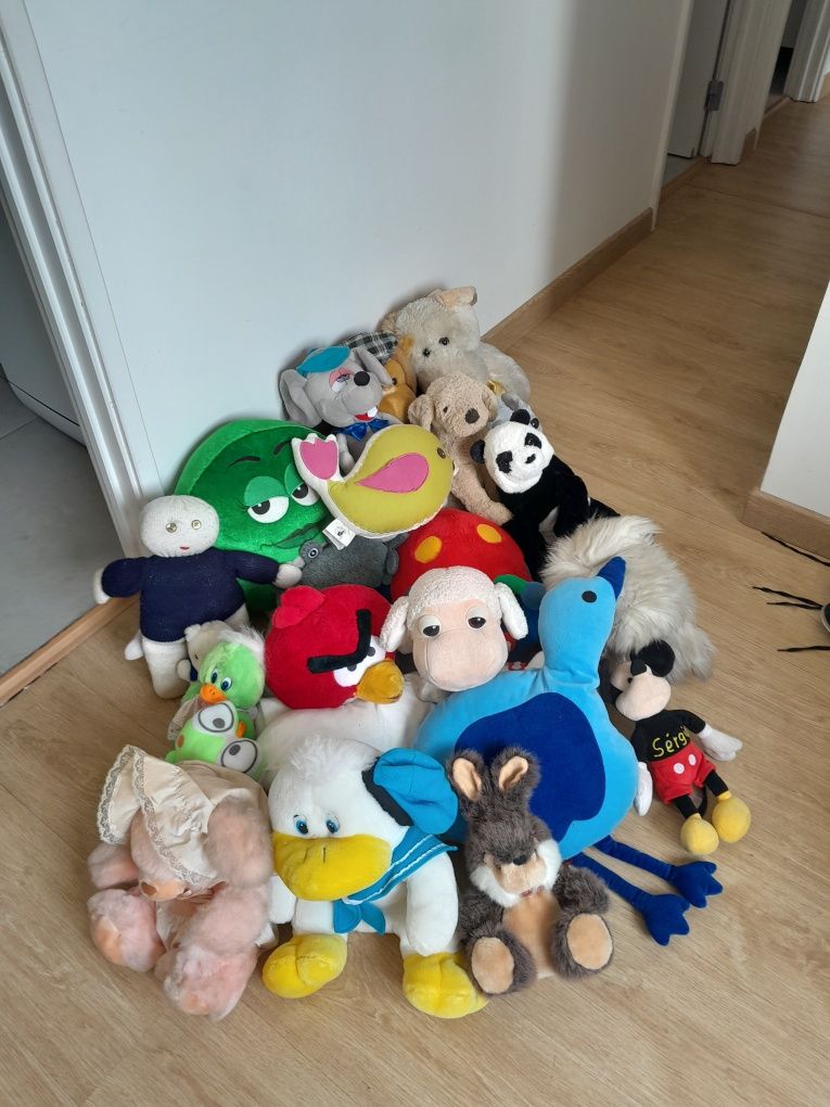 Vendo Peluches muito bonitos como novos