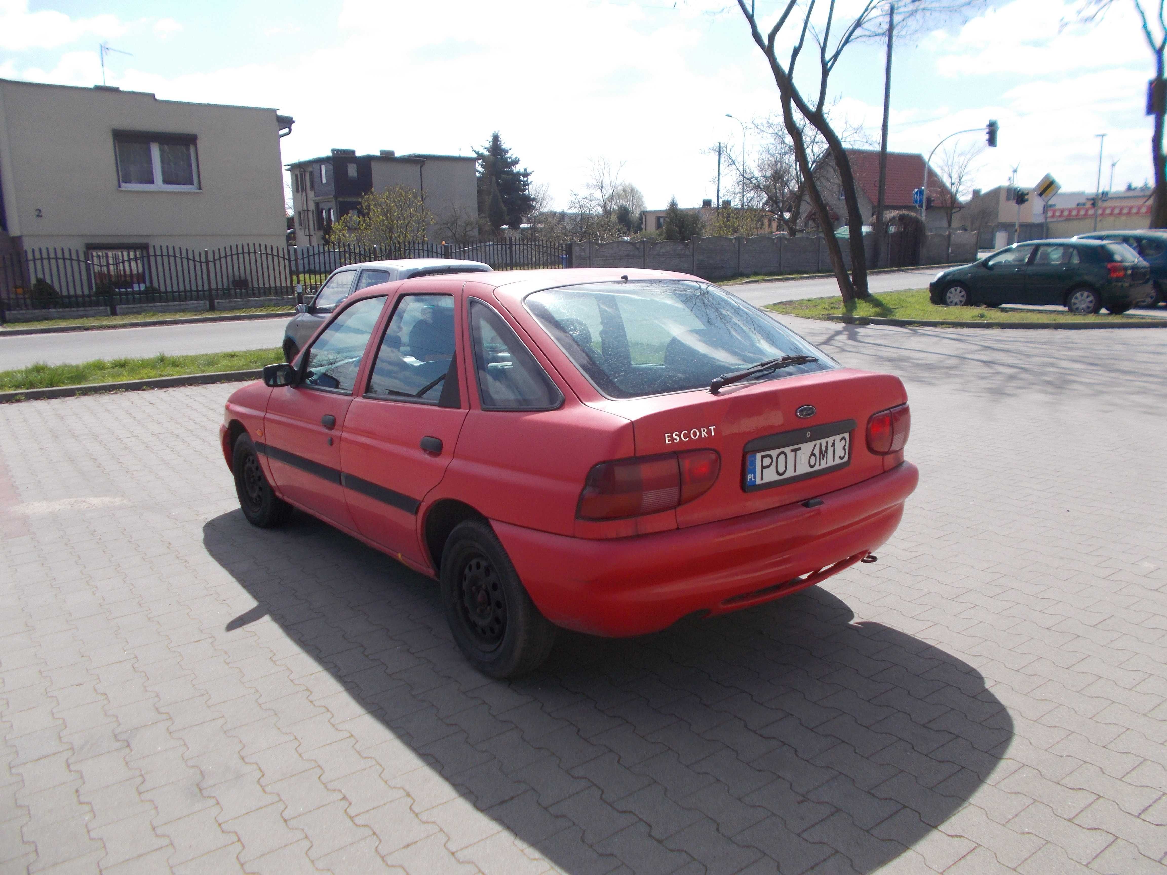 Ford Escort na części KOLOR CZERWONY 1,6 Benzyna