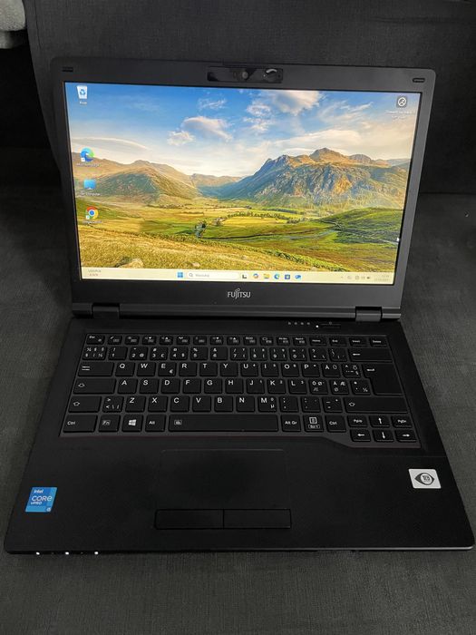 Laptop Fujitsu i5 11Gen 14 cali