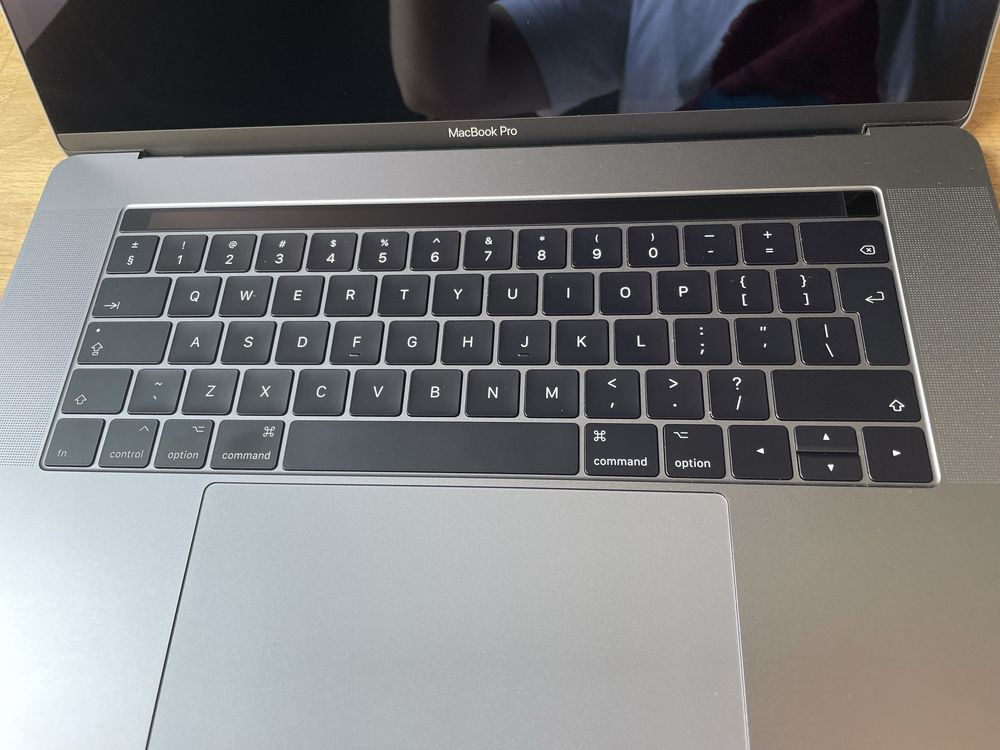 Apple Macbook Pro 15.4 jak nowy + adapter