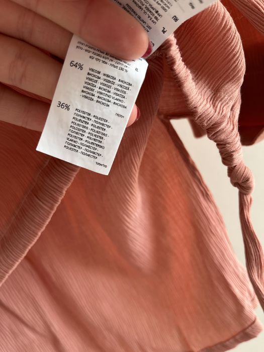 Asymetryczna marszczona koralowa bluzka z rękwami 3/4