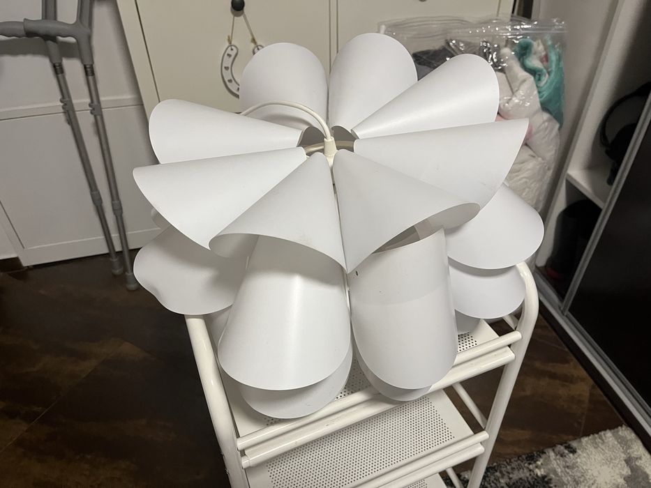 Lampa ikea kolor biały