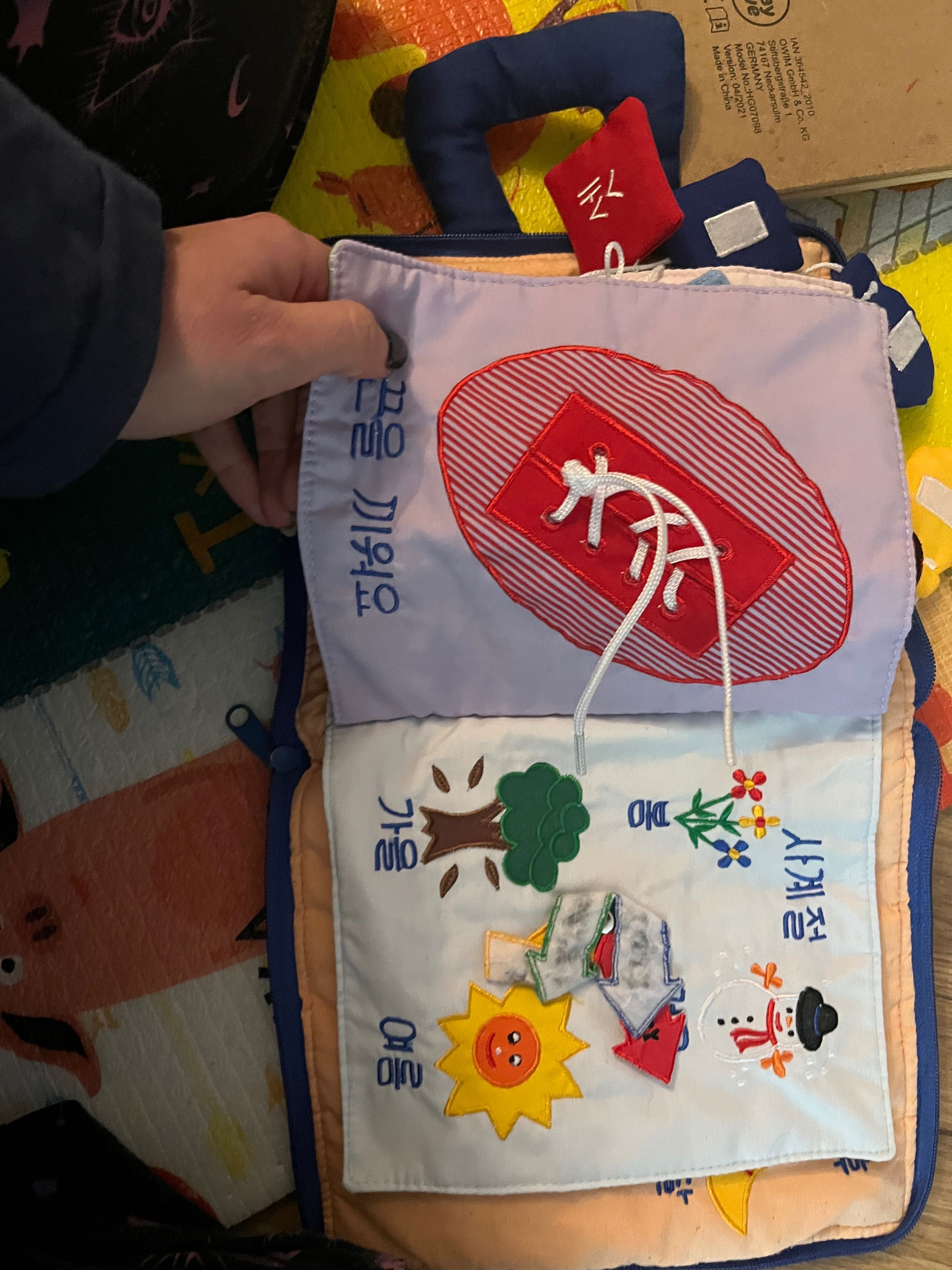 Miękka książeczka monseroti edukacyjna sensoryczna