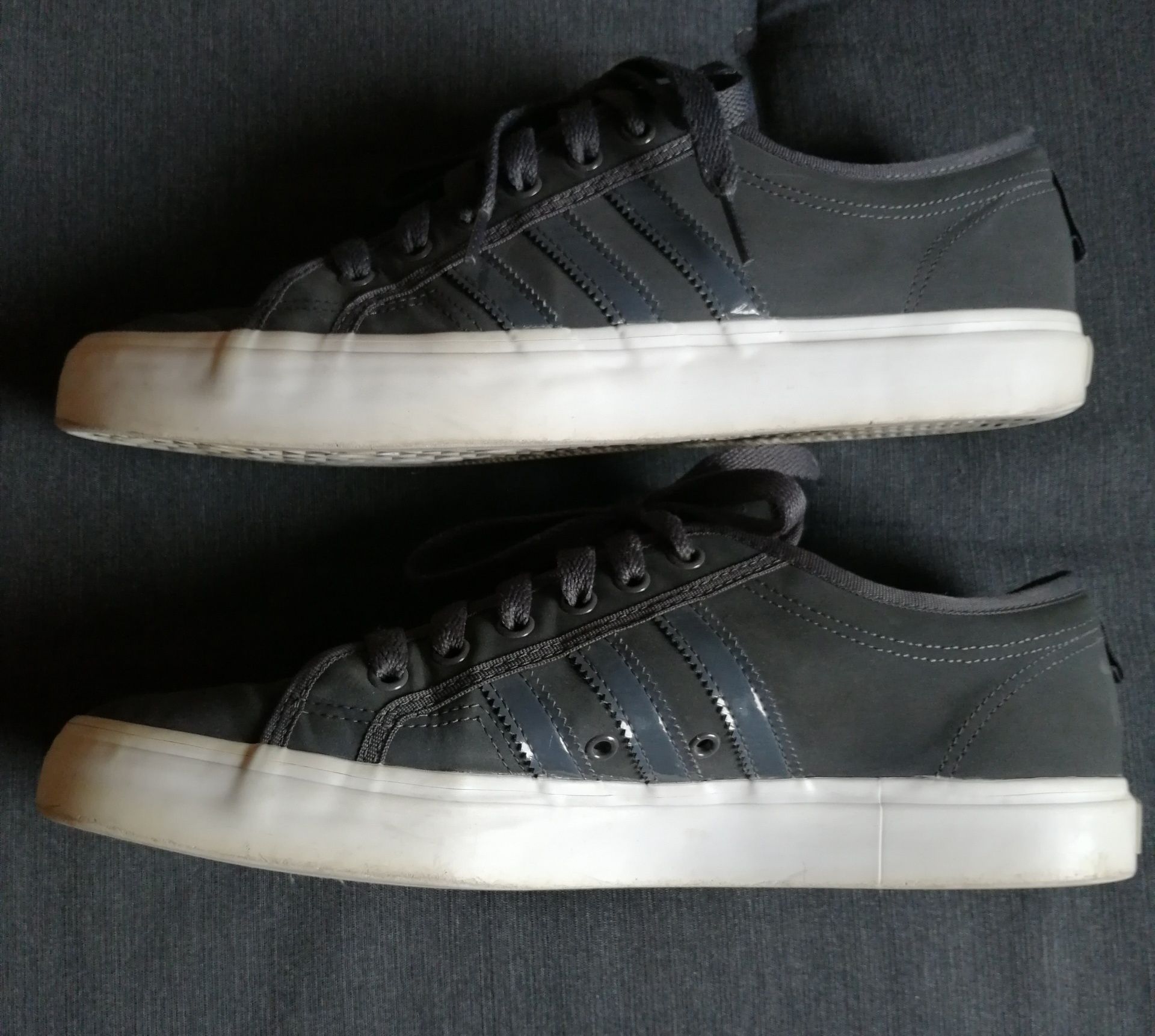 Buty Adidas koloru szarego w rozmiarze 46 stan bardzo dobry.