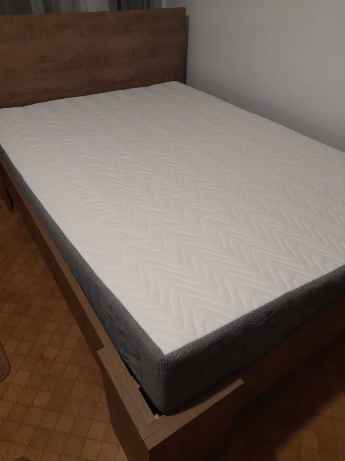 Łóżko  140/200 z materacem , złożone i nie używane