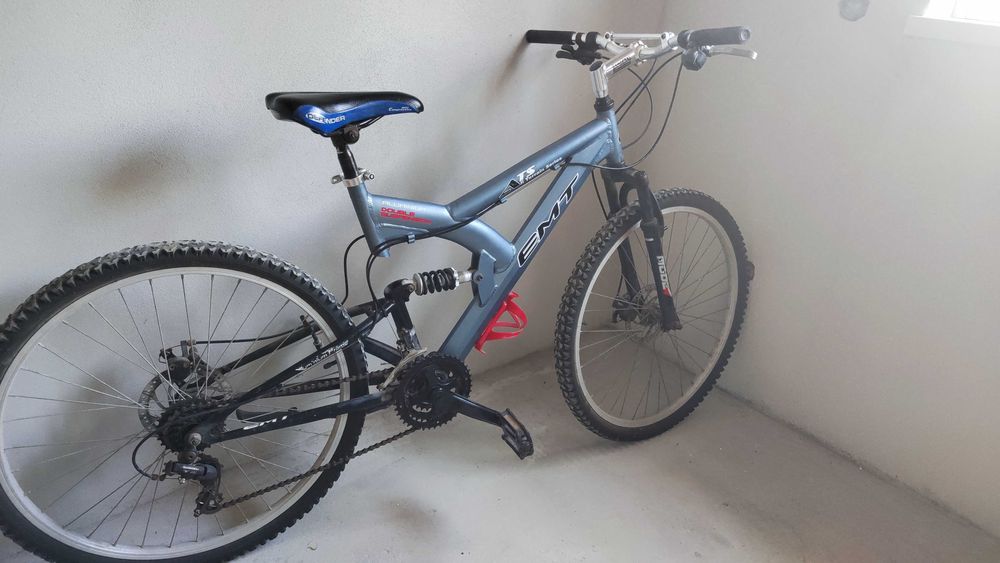 Bicicleta EMT Dupla suspensão