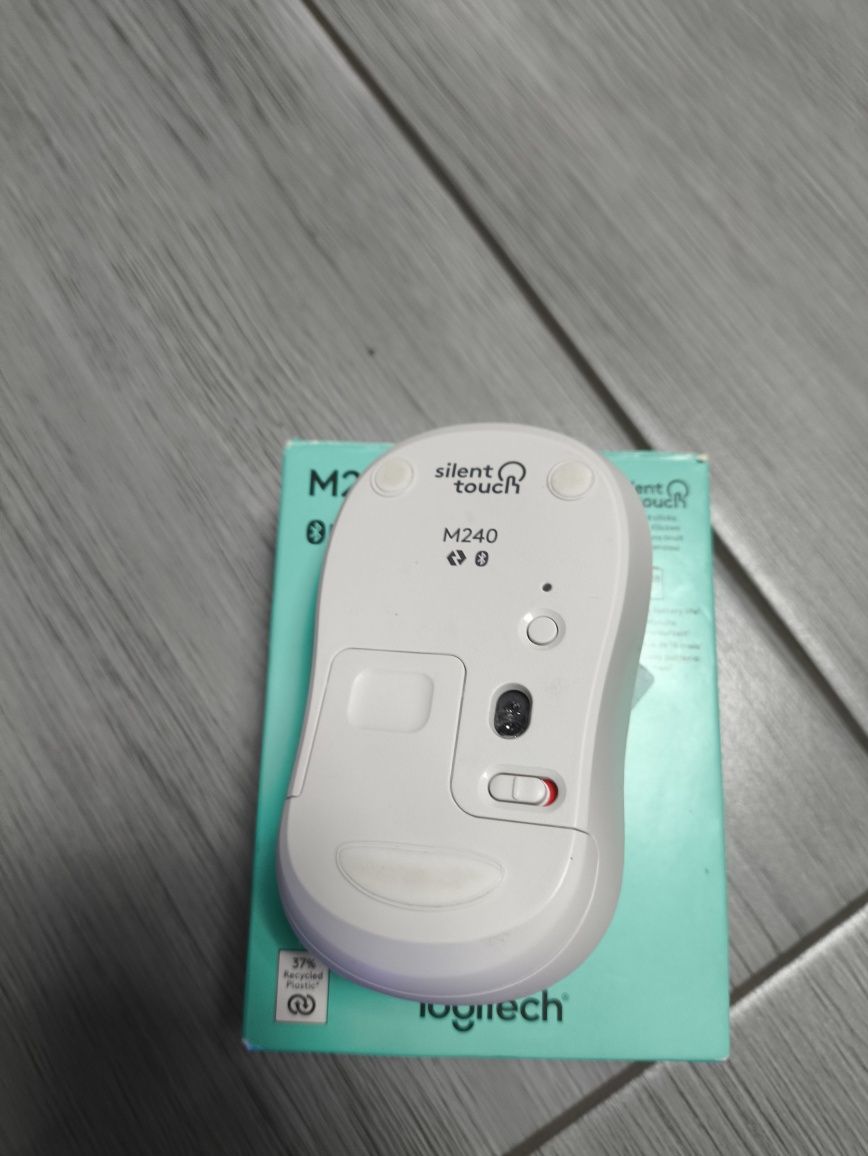Myszka bezprzewodowa Logitech M240 Biała