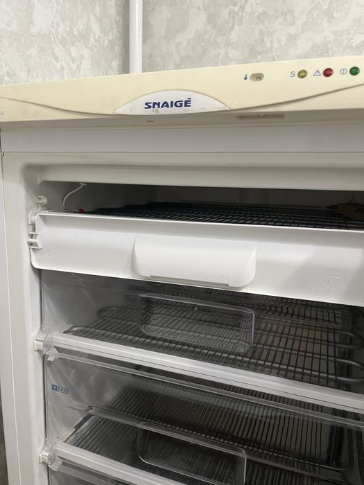 Продам морозильну камеру Snaige
