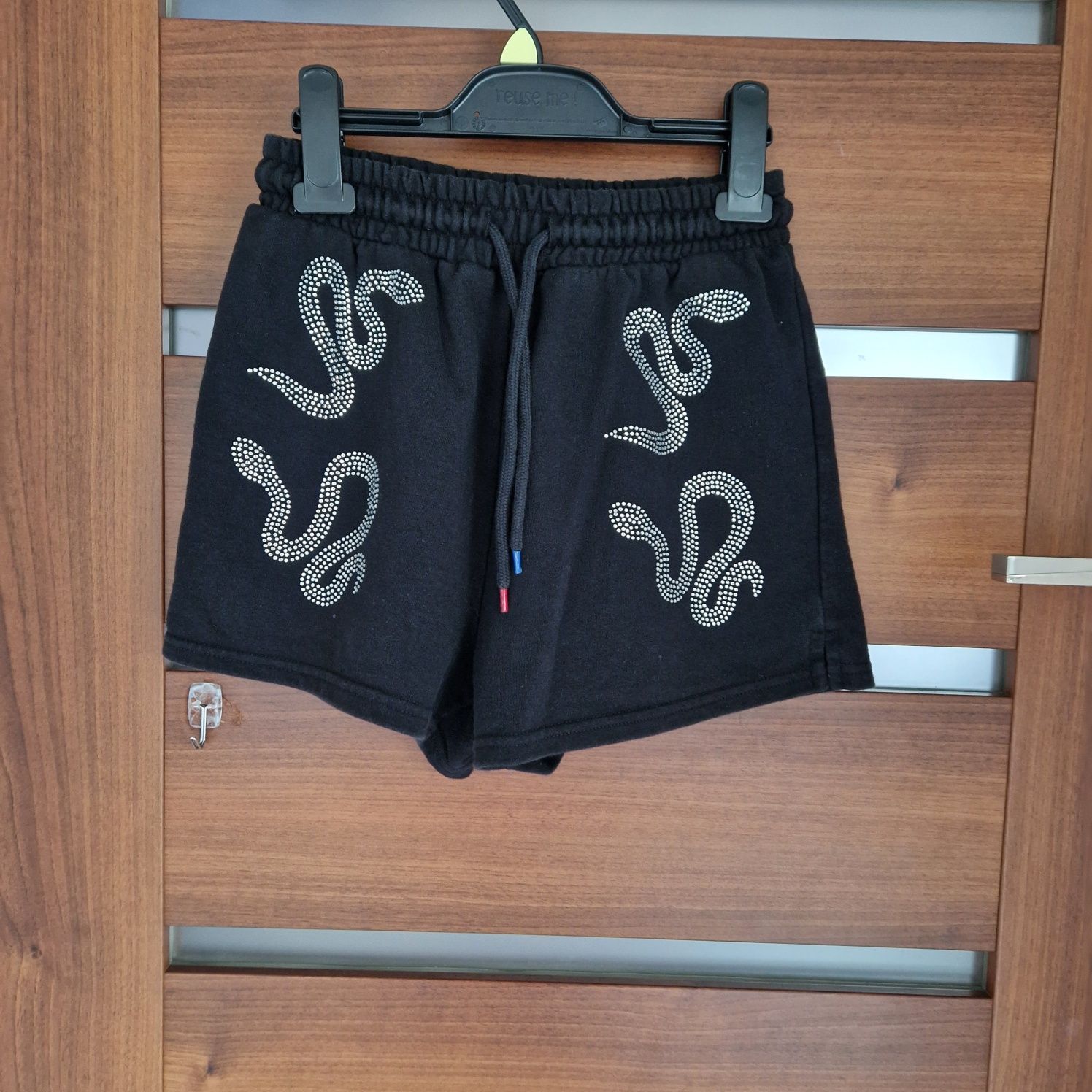 Szorty z cyrkoniami Cropp