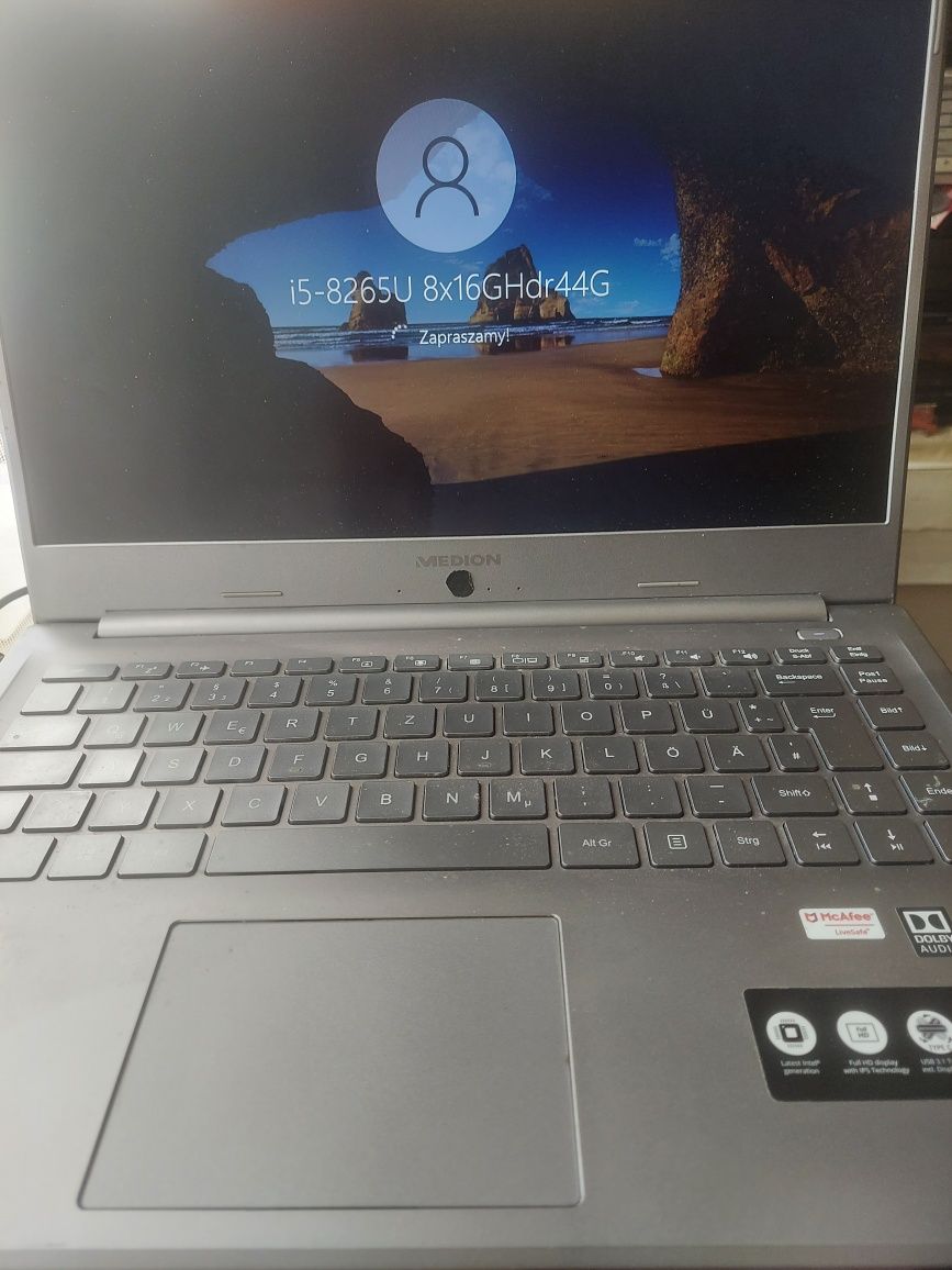 Medion E7420 ekran 17,3" F-HD cpu i3-6100U 4x2,3GHz dysk M2.sata 128GB