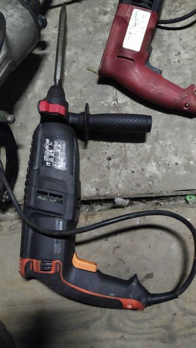 Аренда инструмента: бетонолом, перфоратор, болгарка,  лестница (3х11),