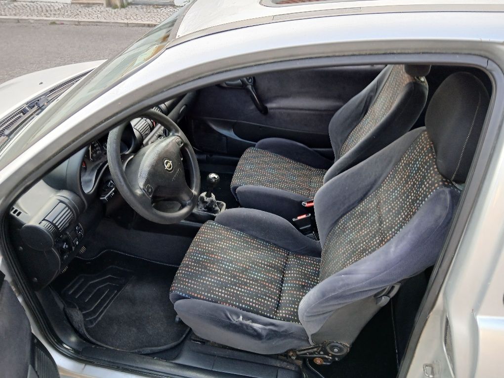 Opel corsa 1.2 gasolina com tudo em dia e pronto a andar