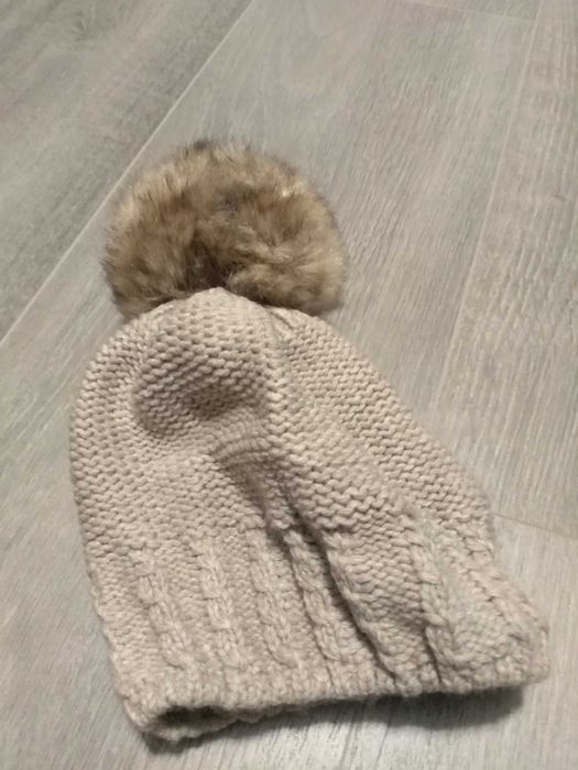 Czapka damska zimowa z pomponem, dzianina, beżowa