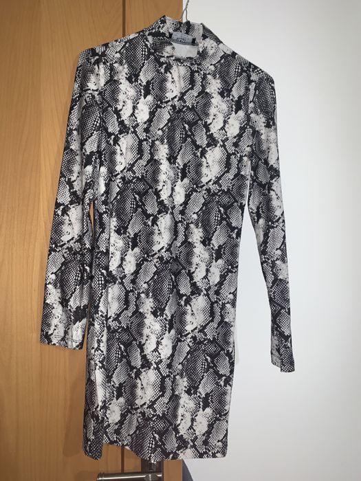 Vestido justo pele cobra usado 1 vez