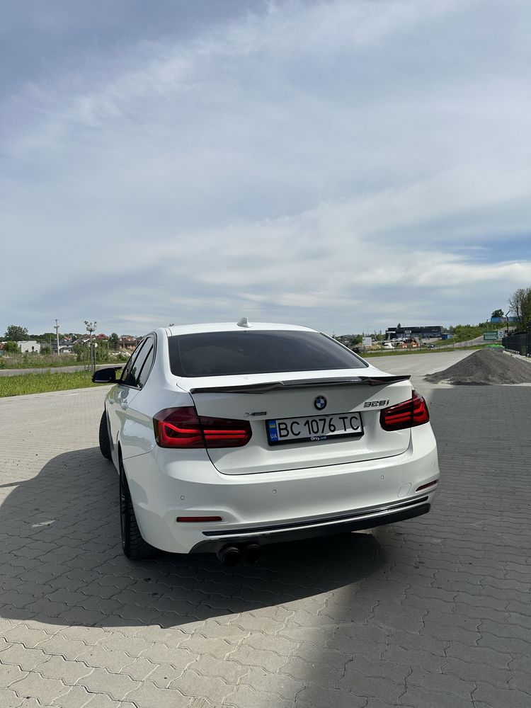 BMW 328i Xdrive 2016