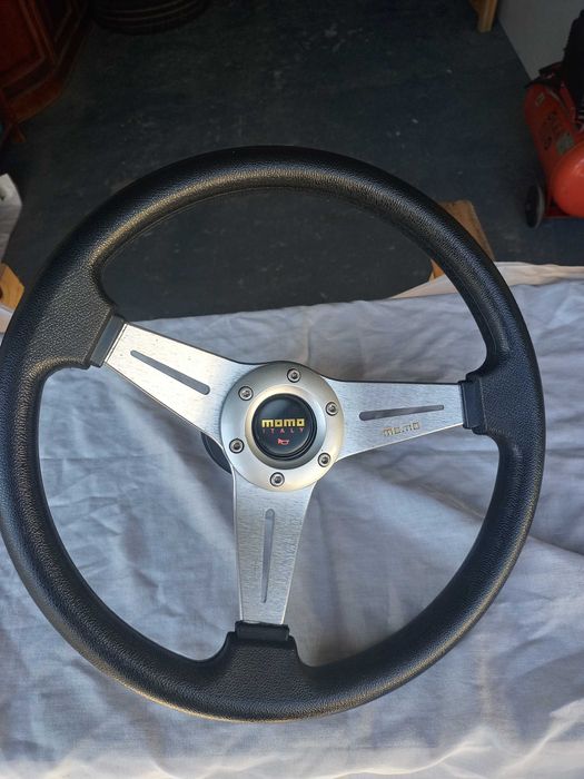 Volante desportivo como novo.