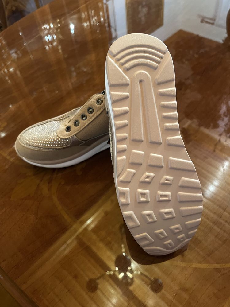 Buty Sneakersy nowe 35,5