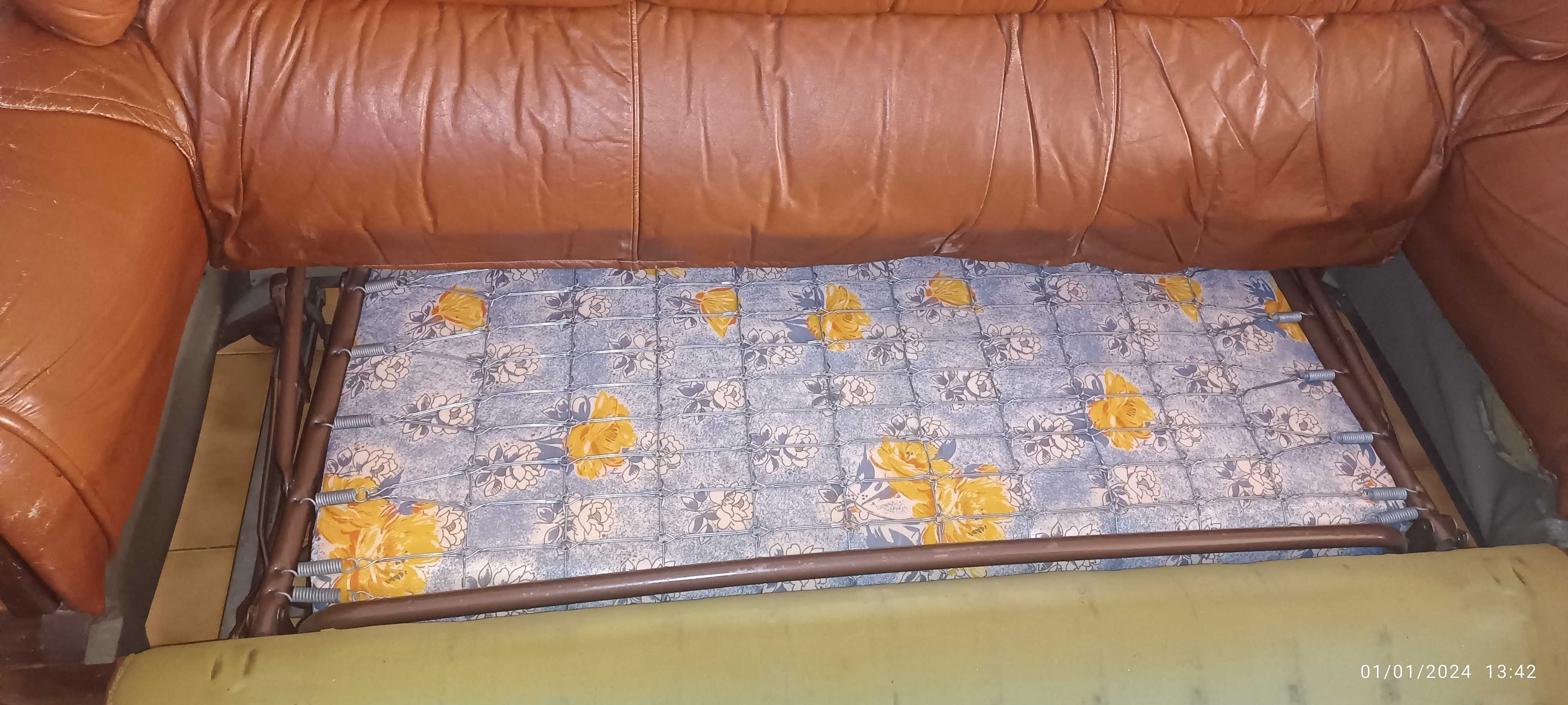 Vendo sofá cama 3lugares em pele