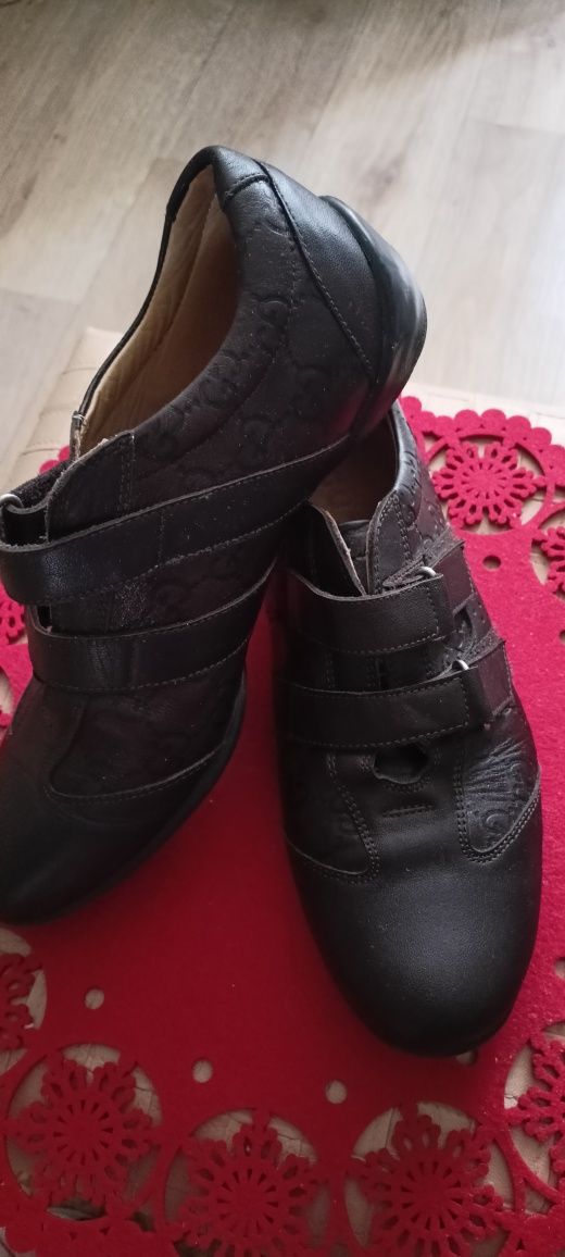 Кросівки Gucci. Шкіряні. Розмір 38
