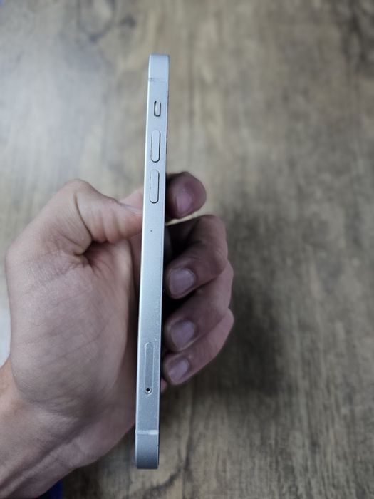 Продаю айфон 12 128