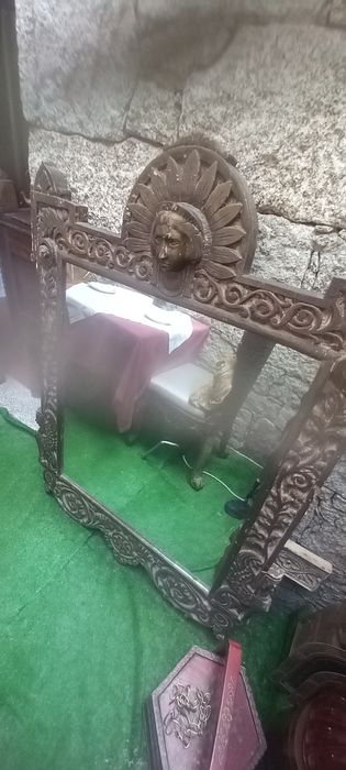 Espelho indiano com figura