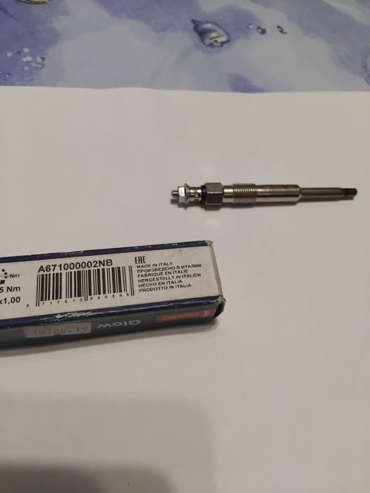 Продам дві свічки розжарювання  Denso DG003,Пежо партнер 1.9 д