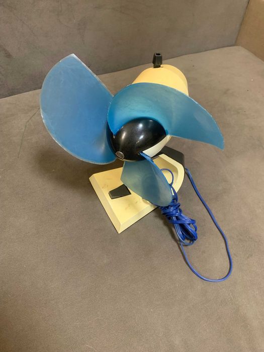 Продам настольный вентилятор Пингвин год выпуска 1972.